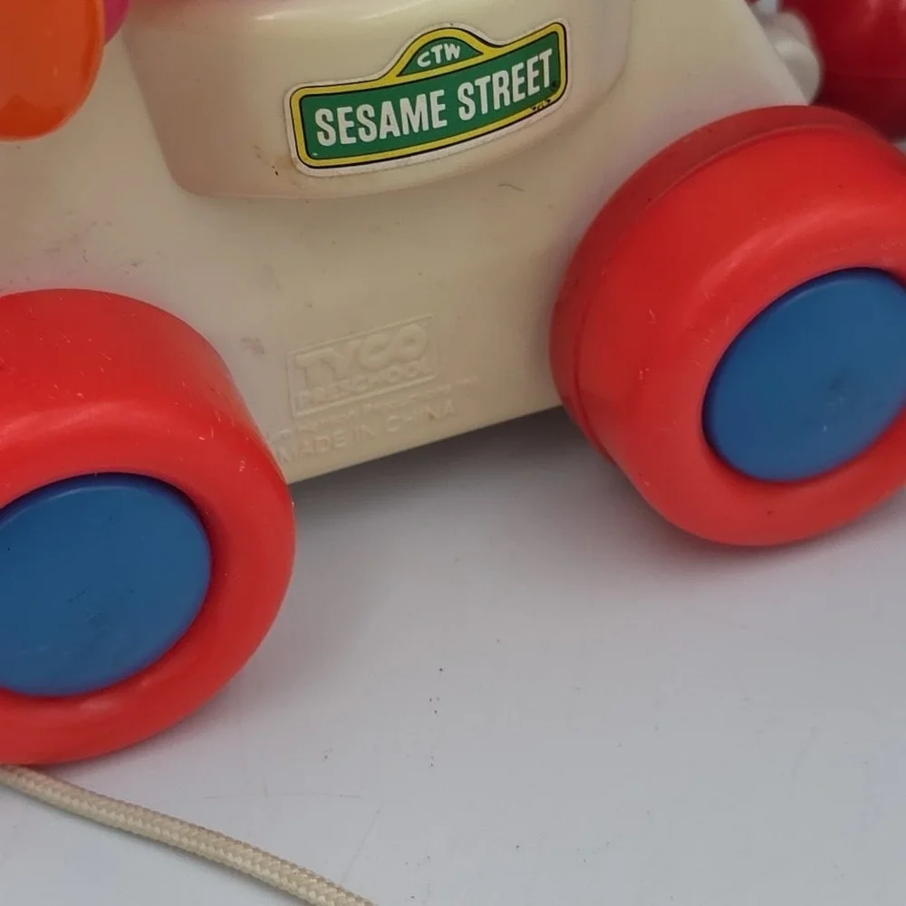 Sesame Street Band Parade TYCO Pull Train 16